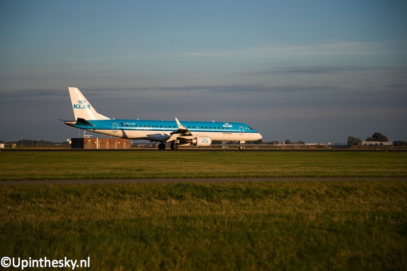 KLM E190 ©Upinthesky