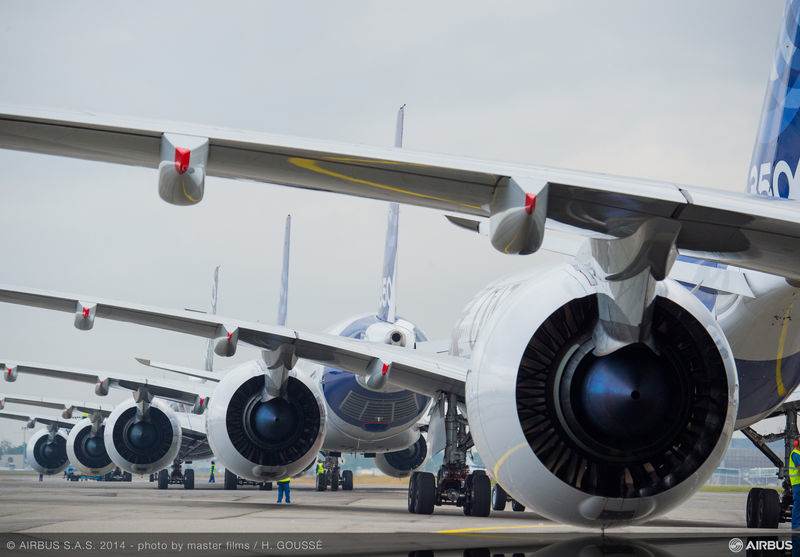 Airbus_A350XWB_Formation_Flight_03
