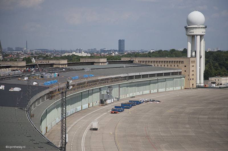 Tempelhof_militaire_deel_hangaar_Afluistertoren_radar