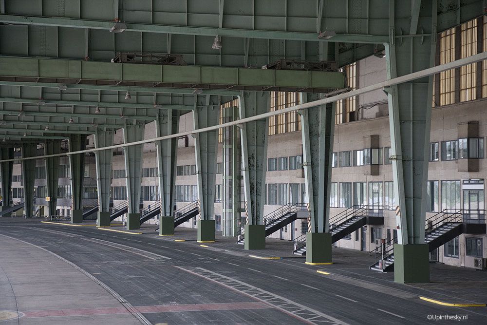 Tempelhof_Apron_dak_2