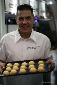 KLM_787_Welcome_Flight_16_Chef_dessert