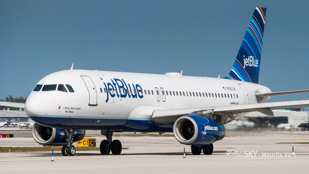 Bijna-botsing tussen JetBlue A320 en Beechcraft | Video