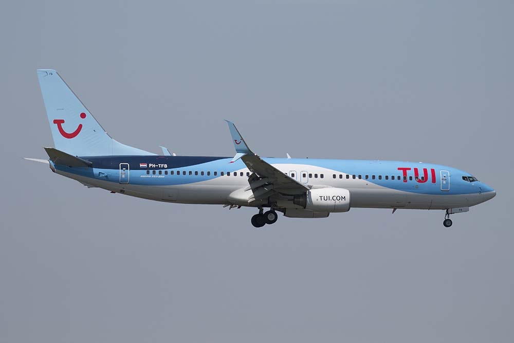 TUI 737 keert terug na tailstrike