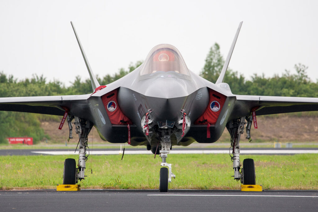 F-35 Lightning II © Leonard van den Broek