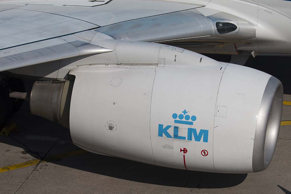 Waarom bevindt de romp van de Boeing 737 zich zo dicht bij de grond?