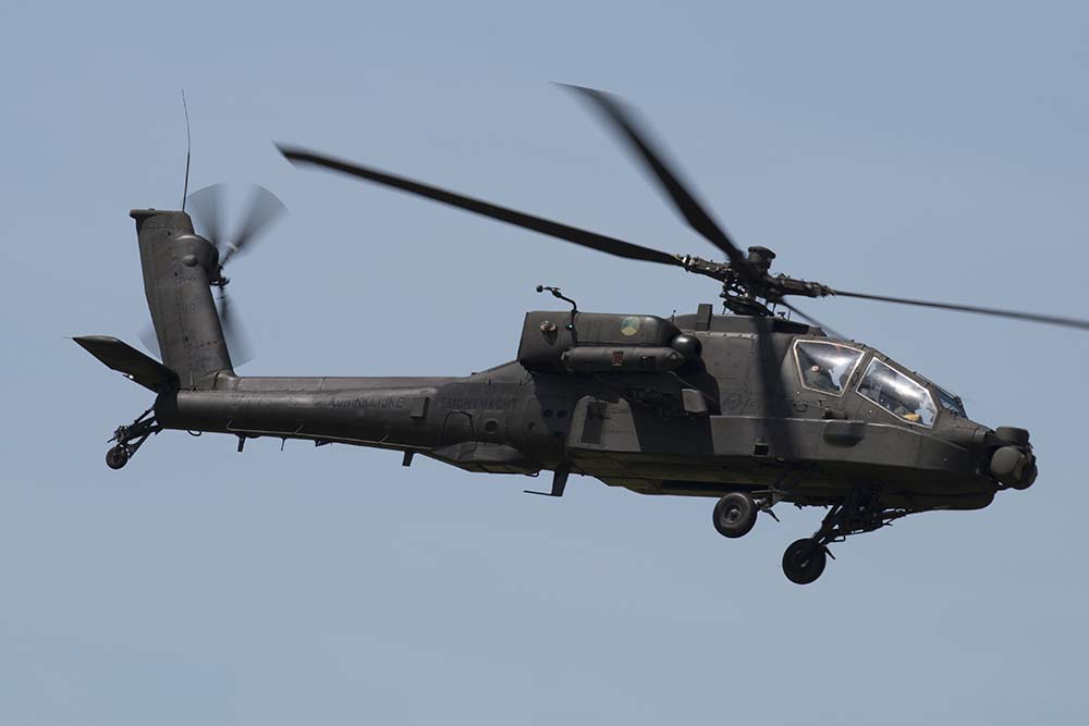 Apache vliegt bij Culemborg tegen hoogspanningskabel