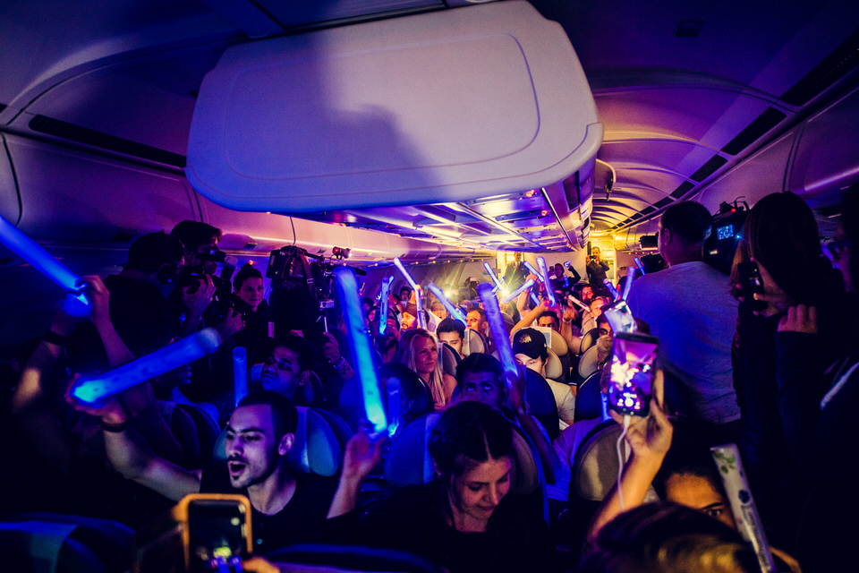 Passagiers tomorrowlandvlucht