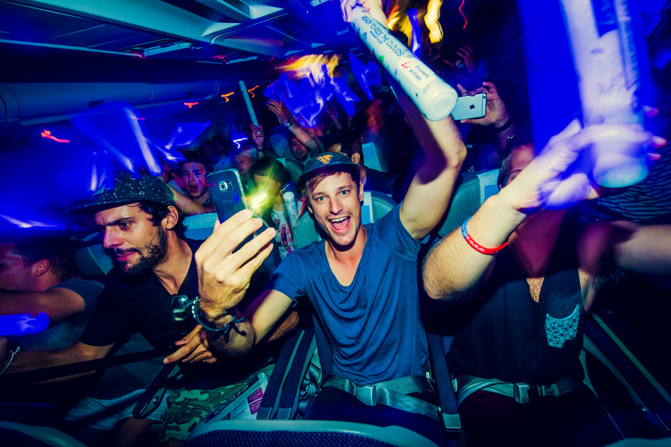 Passagiers tomorrowlandvlucht