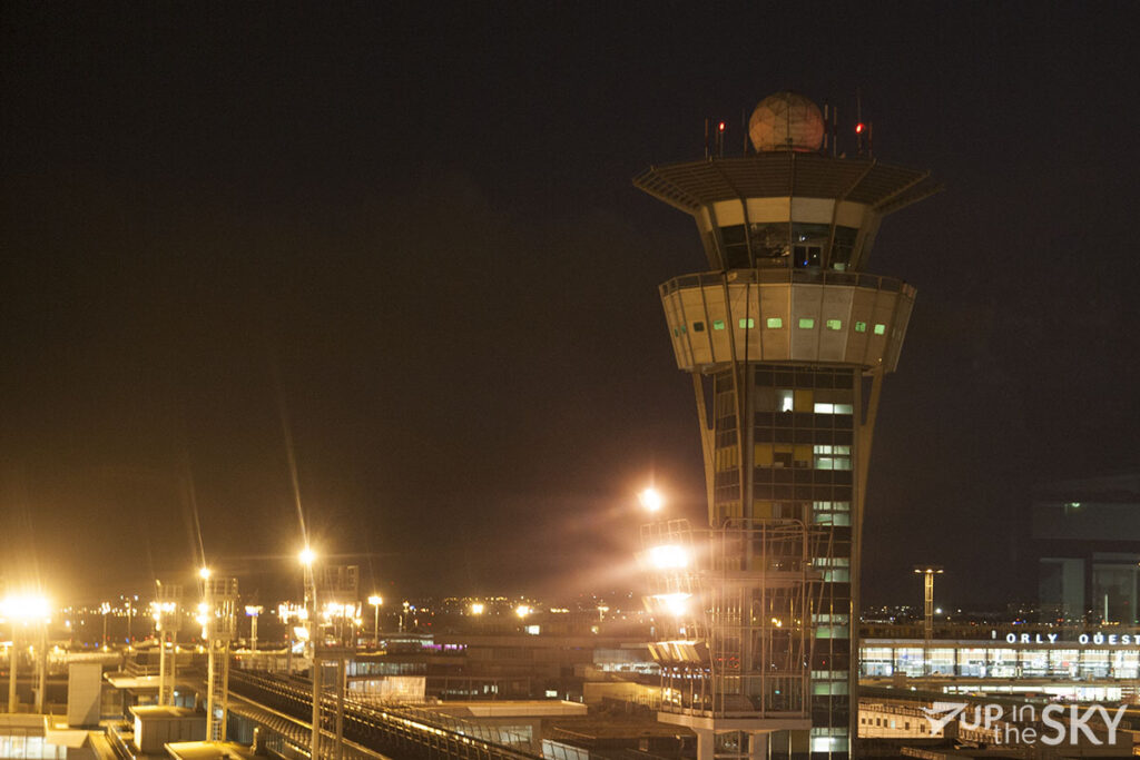 Franse luchtverkeersleiders leggen werk neer tot woensdag
