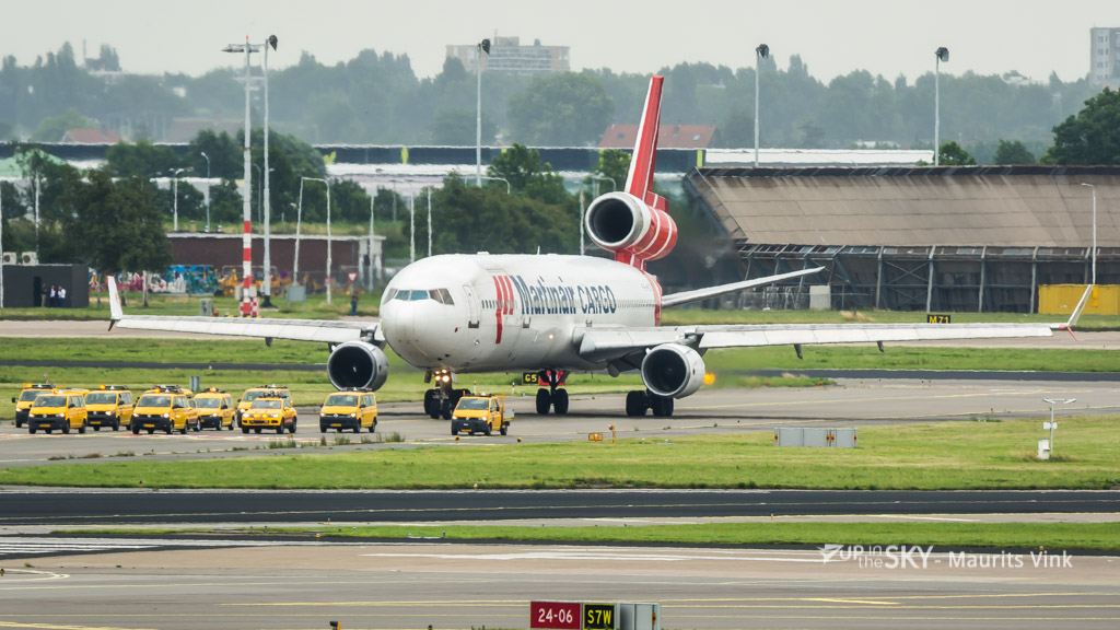 Martinair_MD11_salut-2