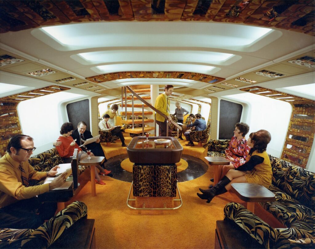 747 Lower Deck Lounge ©Boeing