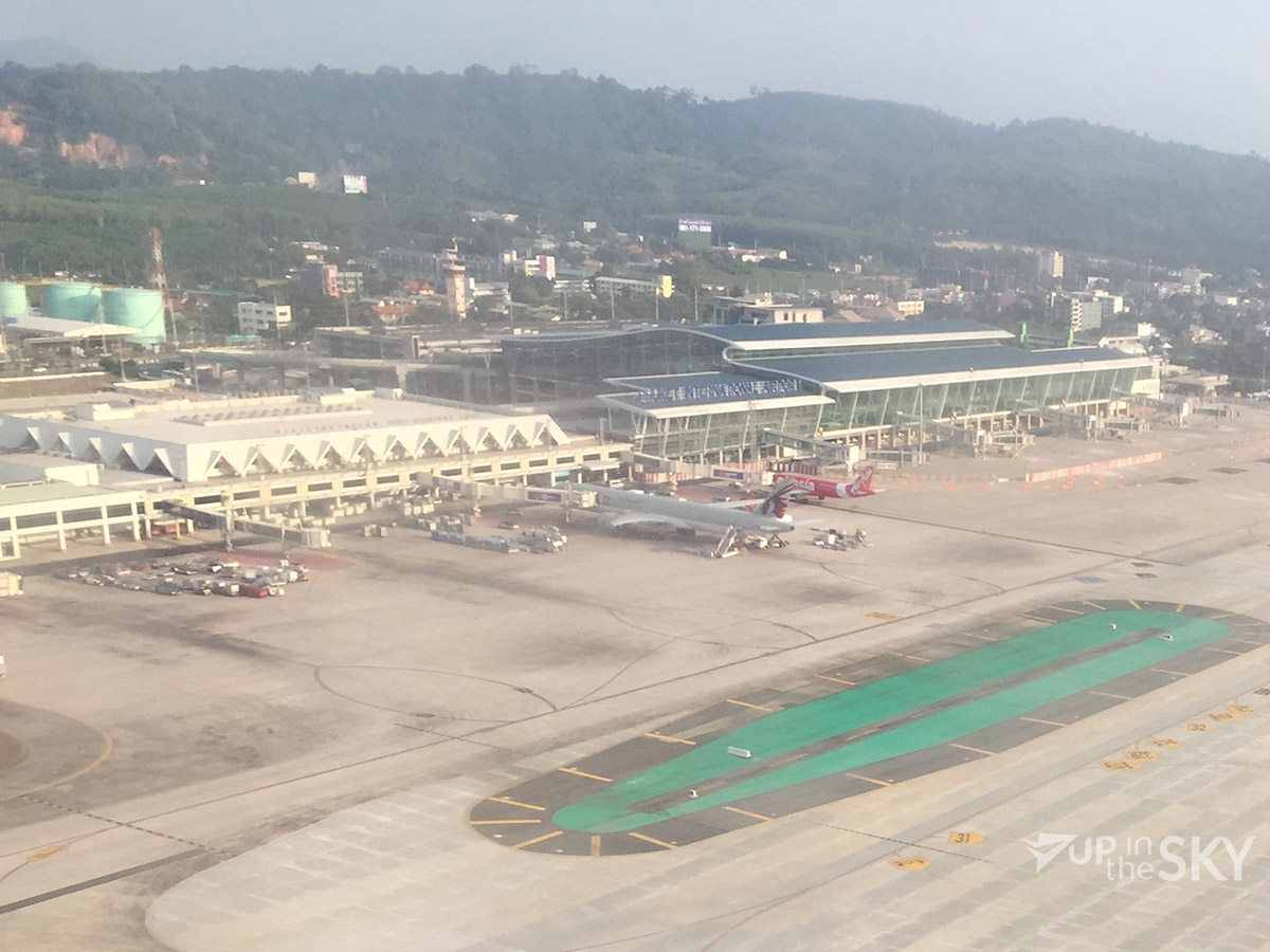 Phuket Airport - links oude terminal, rechts nieuwe