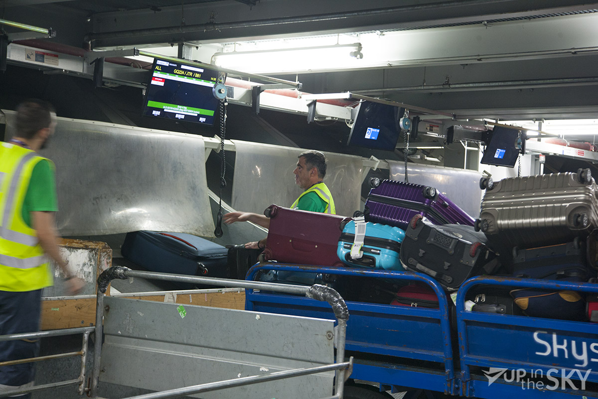 athene_airport_5_bagagekelder_koffer