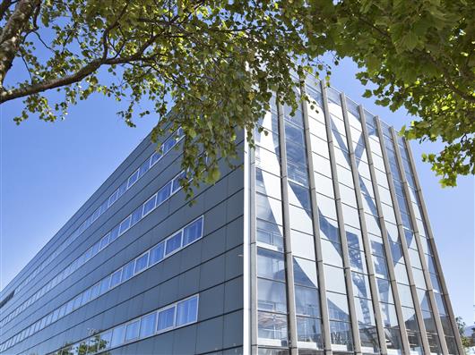 Nieuw hotel geopend op Schiphol – video