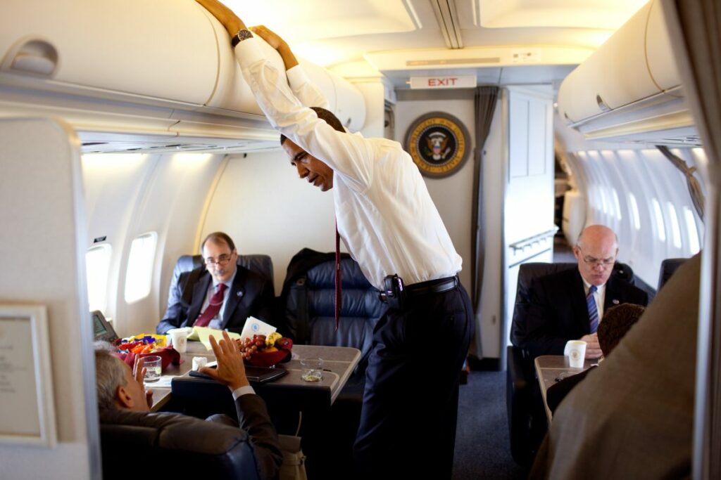 Obama in het vliegtuig