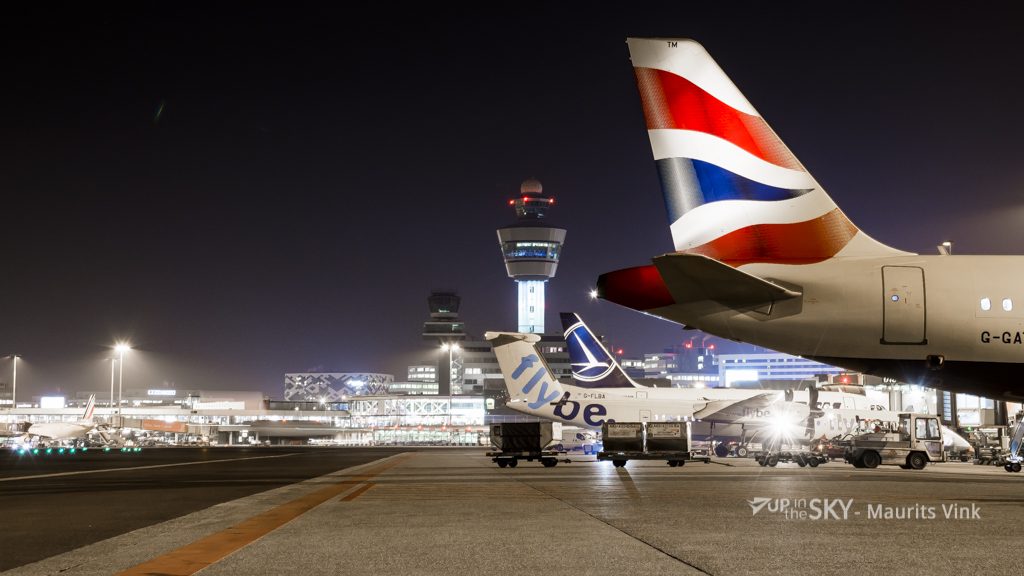 Toestel British Airways beschadigd op Schiphol