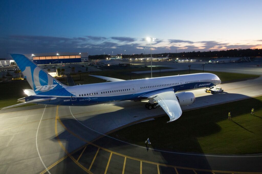787-10 Dreamliner roll-out (c) Boeing