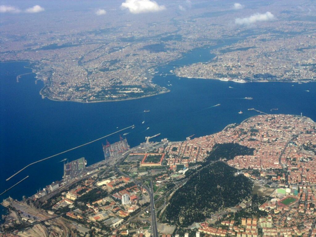 Istanbul vanuit de lucht - ©Ali Subway/Wikipedia