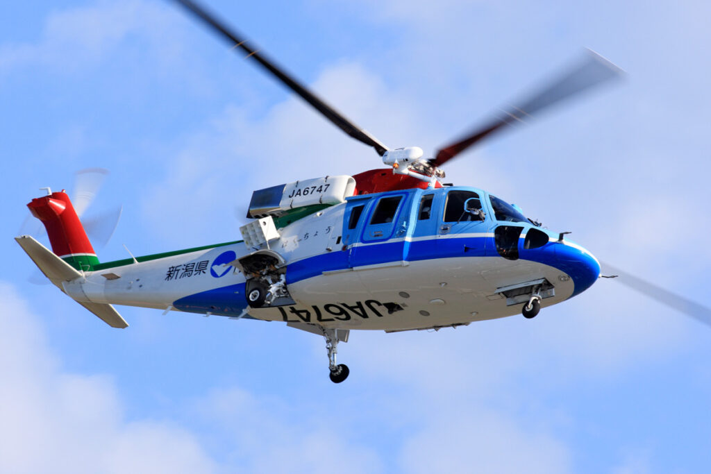 Helikopter vliegt tegen tv-mast in Istanbul