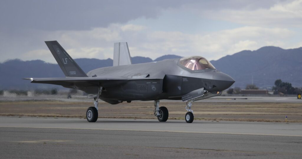 Noorse luchtmacht neemt F-35 in gebruik – Video