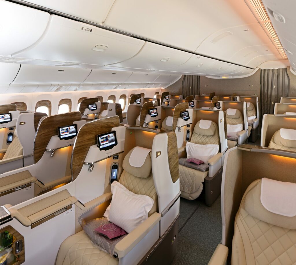 ‘Emirates komt met nieuw tarief voor business class-tickets’