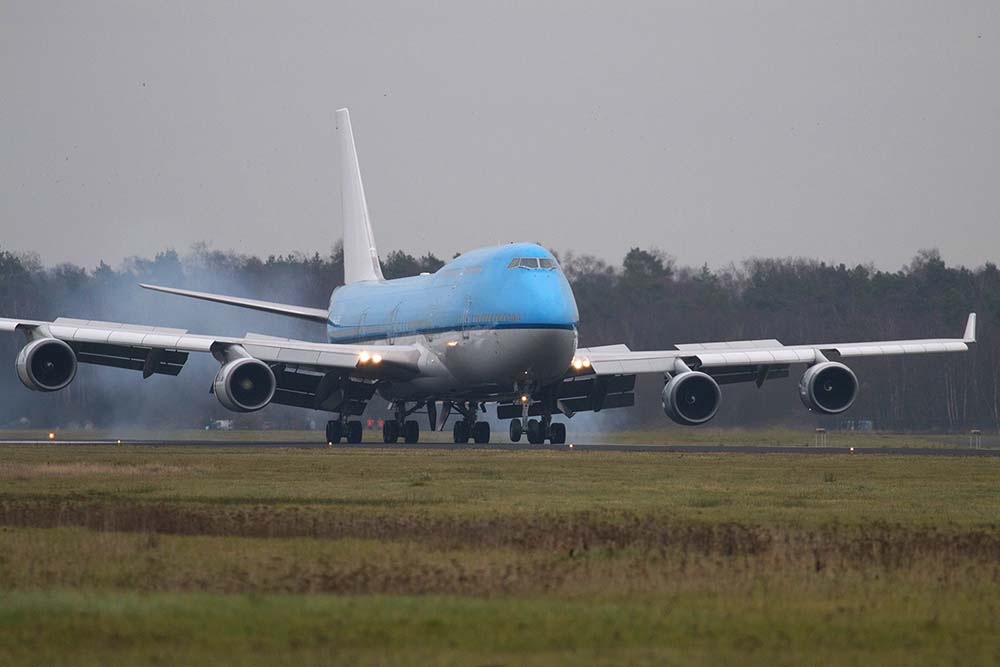 KLM-747 door motorproblemen vast in Los Angeles