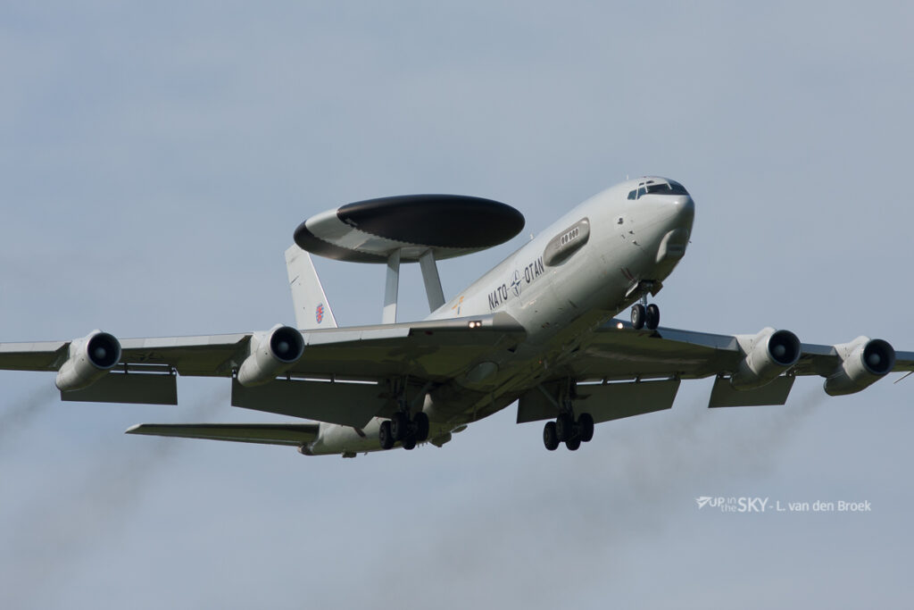 ‘NAVO moet haast maken met vervanging AWACS’