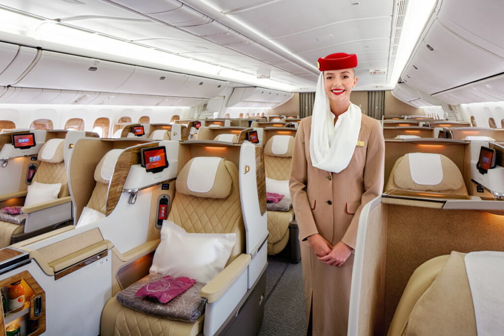 Emirates: ongevaccineerde crew moet zelf betalen voor testen