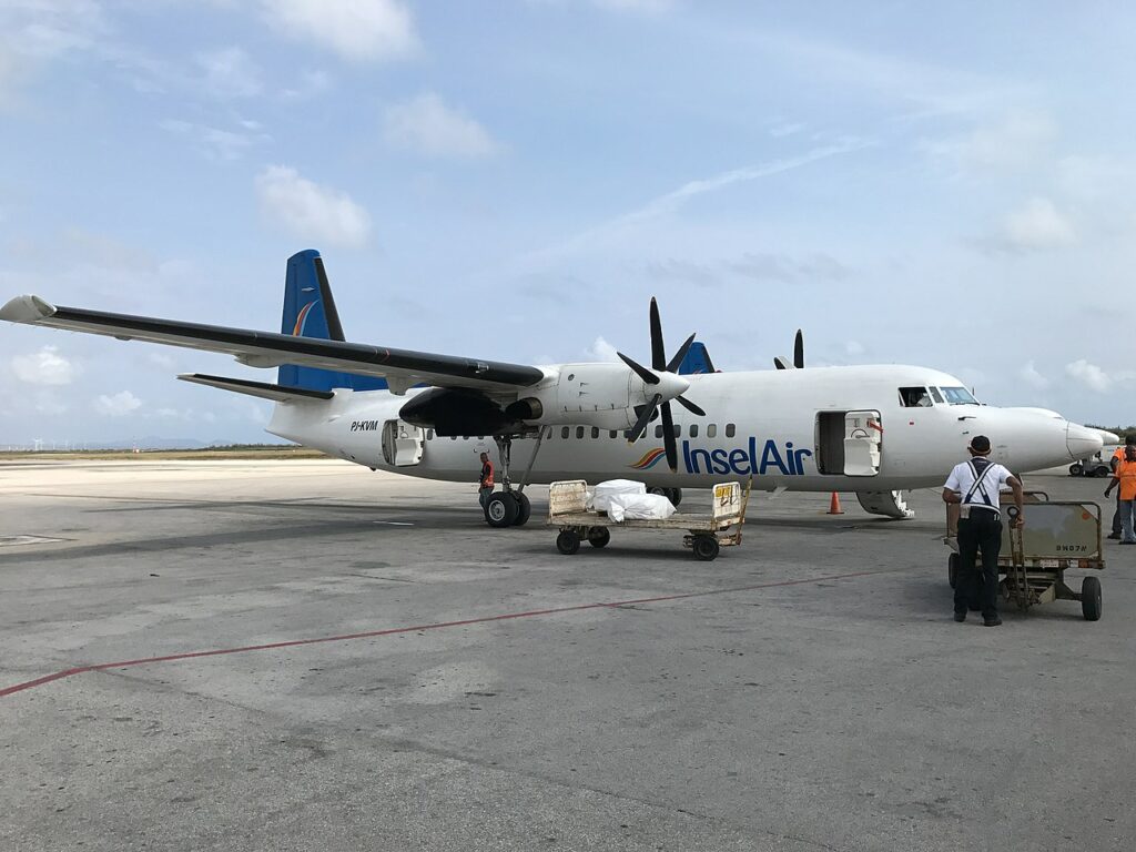 InselAir staakt vluchten wegens problemen Fokker-toestel
