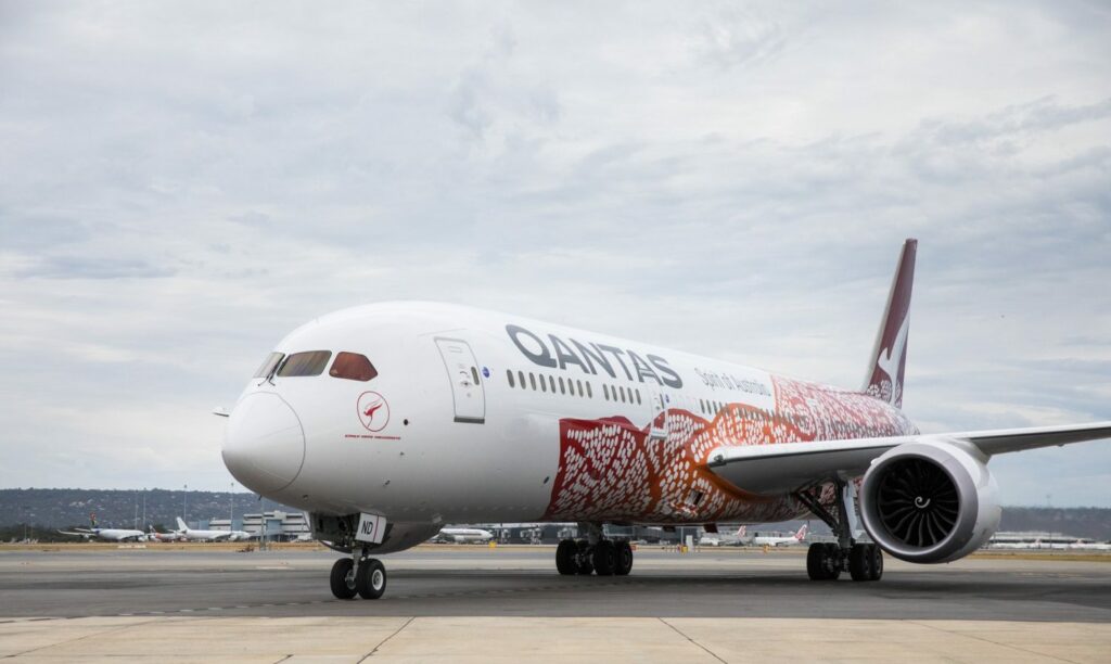Gloednieuwe Qantas 787 direct doorgevlogen naar stalling