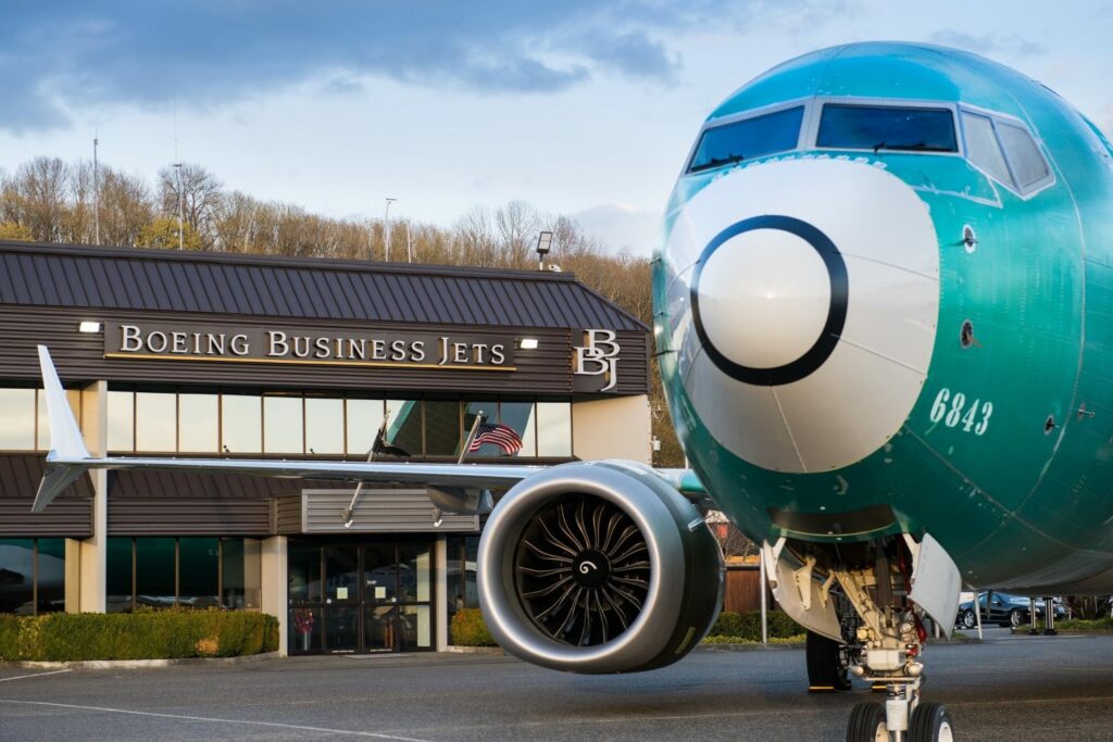 Boeing levert eerste MAX business jet aan klant