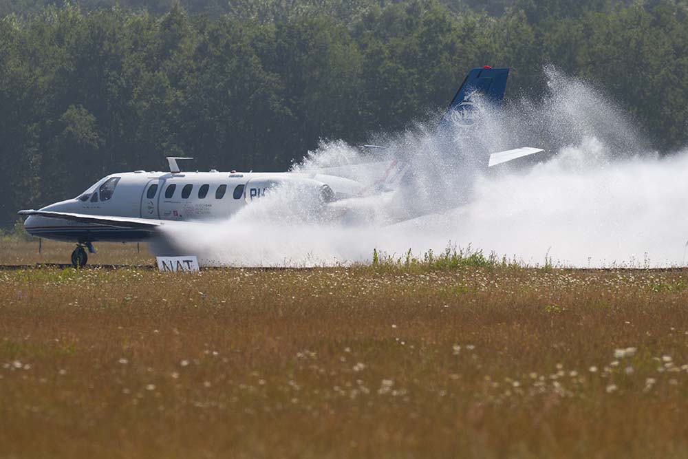 NLR voert waterproeven uit op Twente Airport