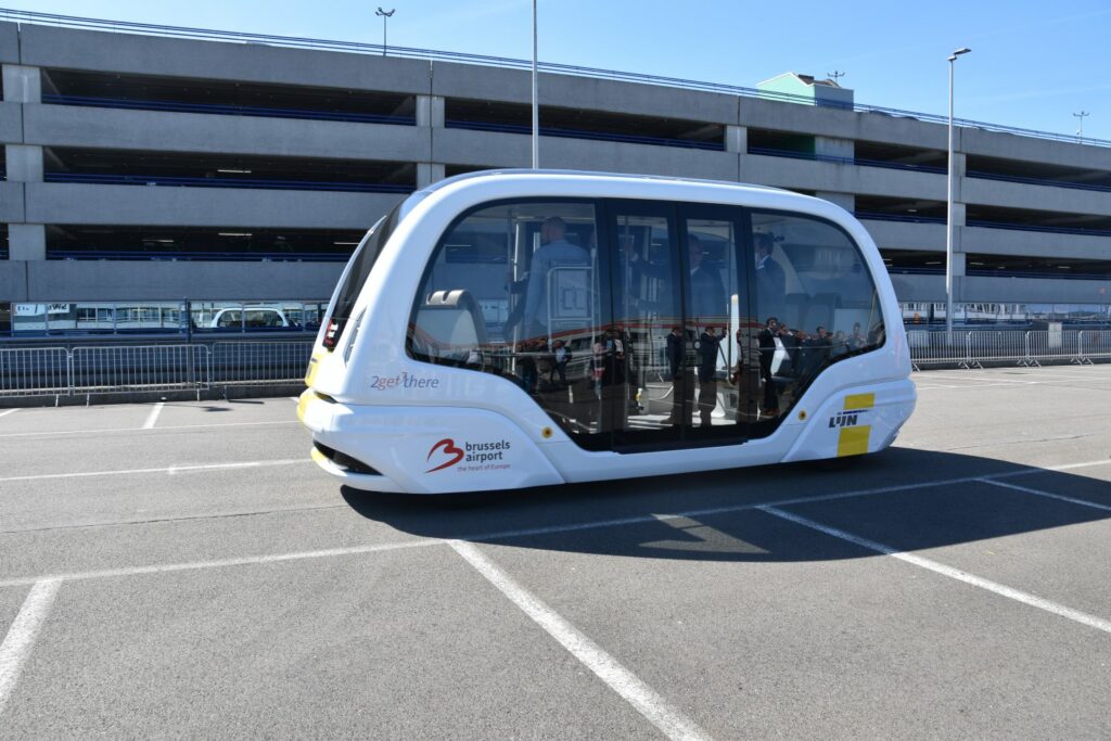 Zelfrijdende bus maakt eerste meters op Brussels Airport