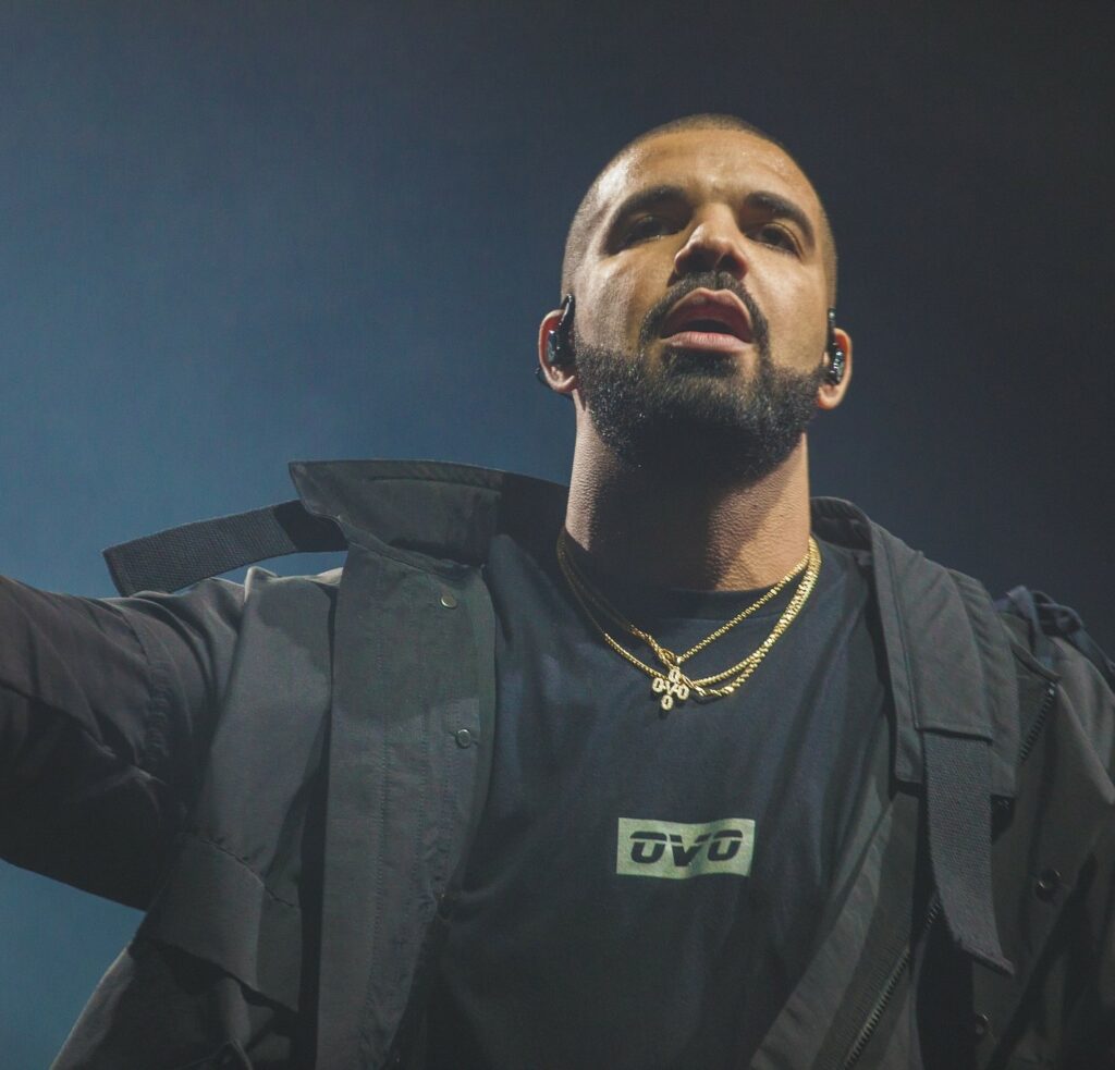 Rapper Drake toont zijn nieuwe privéjet | Video