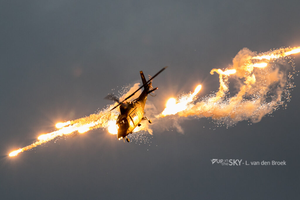 Opwarmer bij avondlicht voor Sanicole Airshow | Foto-artikel