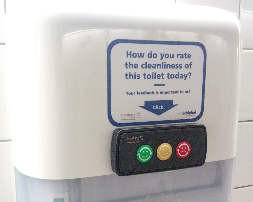Schonere wc’s op Schiphol door digitale zintuigen