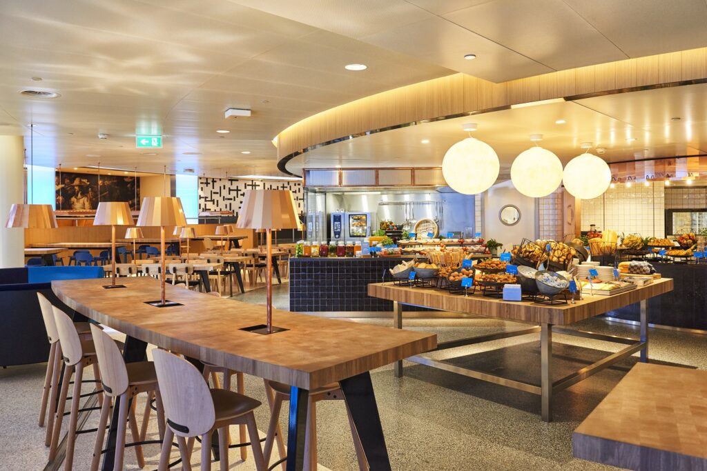 KLM opent vernieuwde Crown lounge