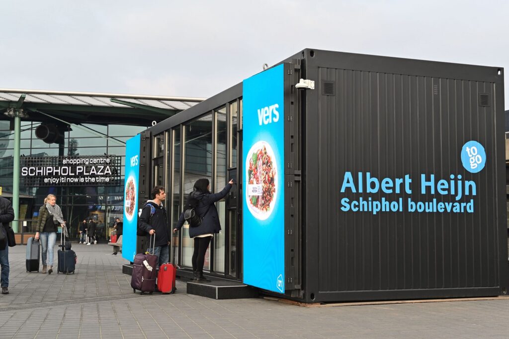Albert Heijn test kassaloze winkel op Schiphol
