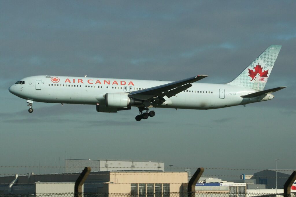 Air Canada 767 verliest onderdeel van landingsgestel