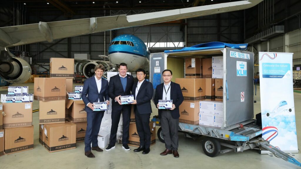 KLM doneert medisch beschermmateriaal in strijd tegen coronavirus