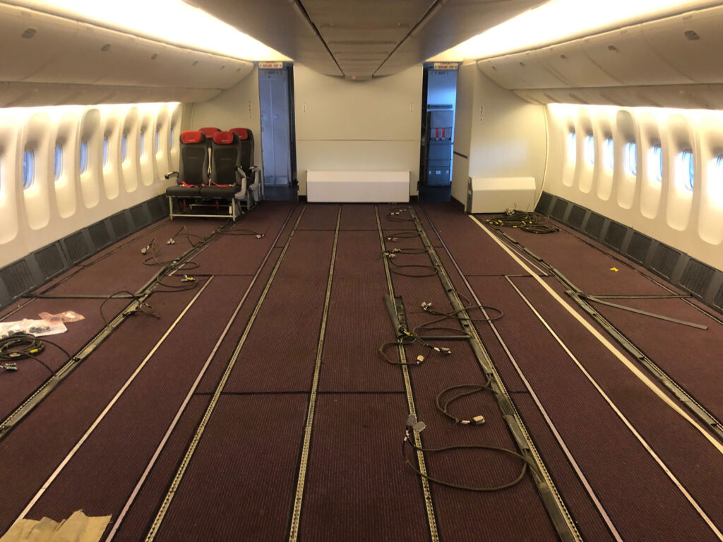 Swiss en Austrian bouwen passagiers-777 om naar vrachttoestel