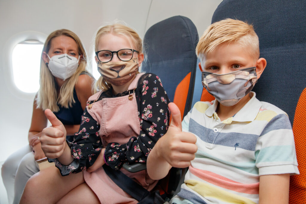 Nederlandse luchtvaartmaatschappijen willen einde aan mondkapjesplicht