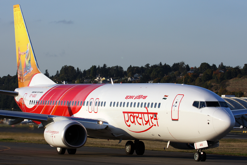 Air India Express raakt hoogspanning tijdens het taxiën