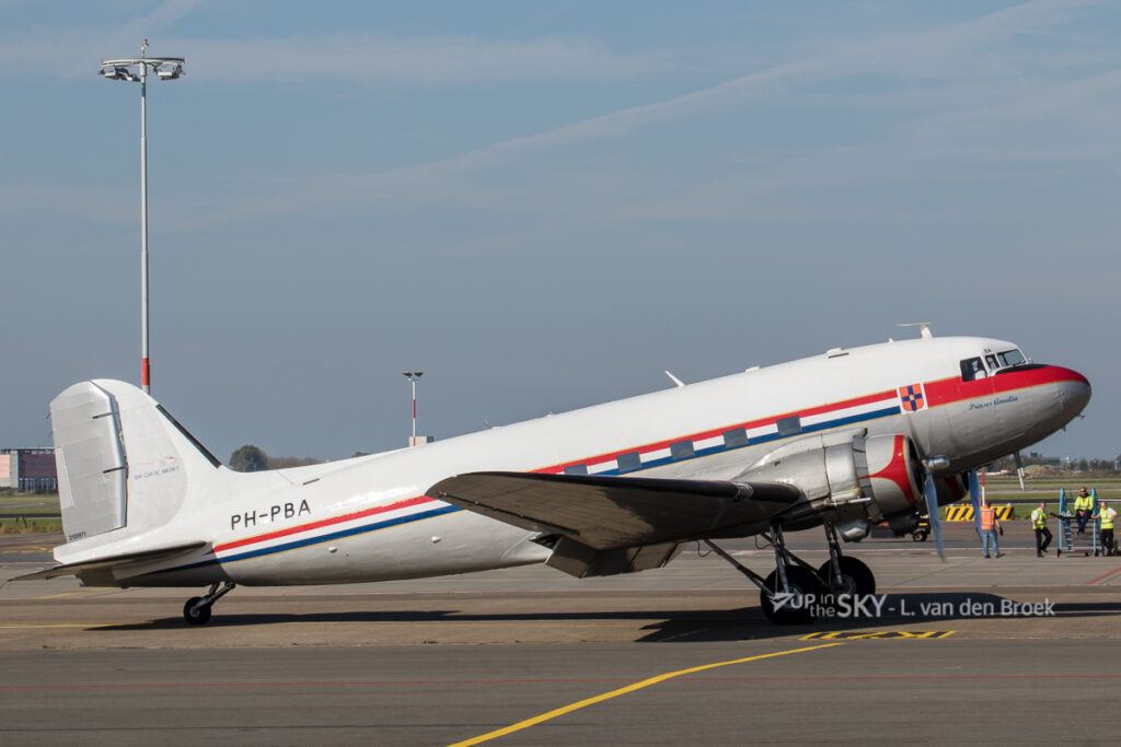 DC-3 terug op Lelystad voor trainingsvluchten