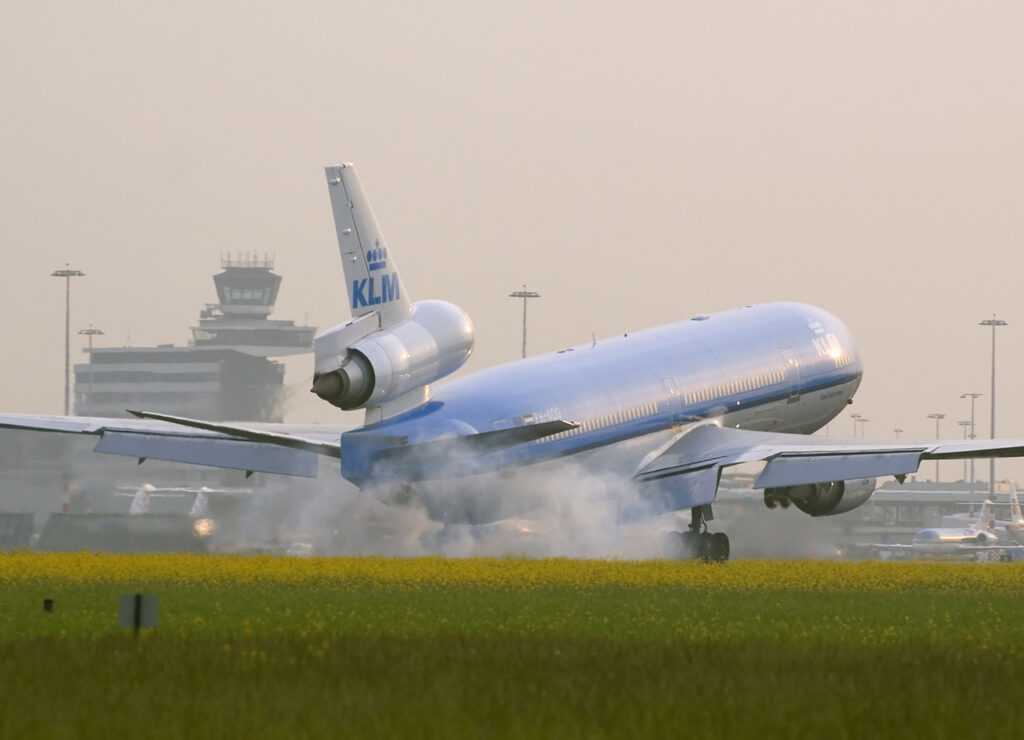 Video: KLM MD11-captain krijgt bijzonder afscheid | Avondklokje