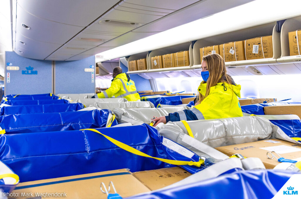 Nieuw bij KLM: vrachtruimtes in passagiersstoelen