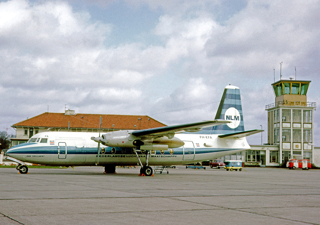 15 jaar geleden: Fokker F27-100 Friendship rondvlucht boven Amsterdam | Video