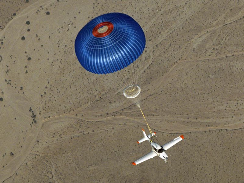 Vliegtuigen botsen in de lucht en landen veilig | Video
