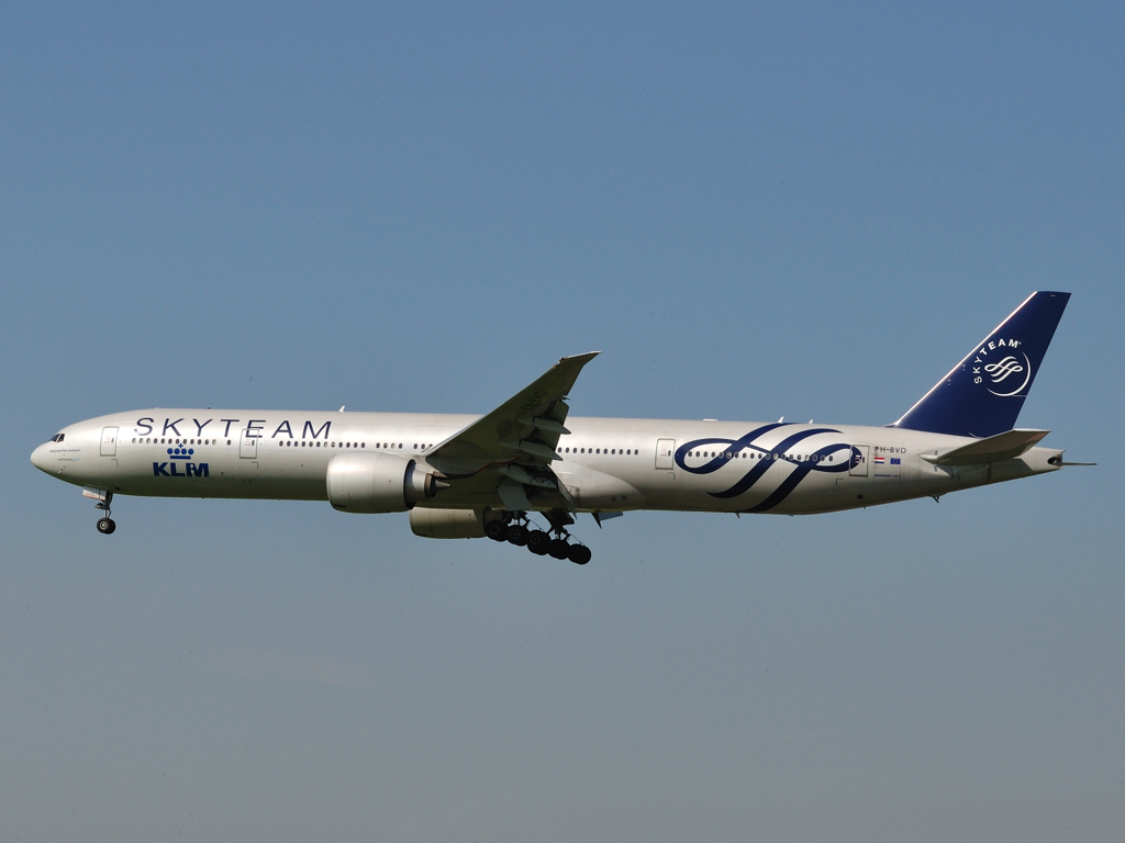 Boeing 777 van KLM keert om boven Atlantische Oceaan