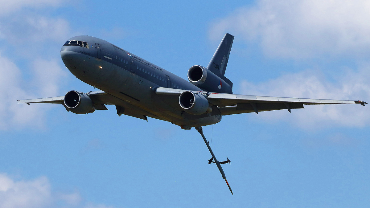 Afscheidsvlucht KDC-10 langs Nederlandse vliegbases | Video